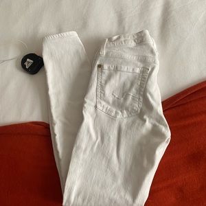 7 for Al MANKIND  white slim , ankle lengh jeans .26